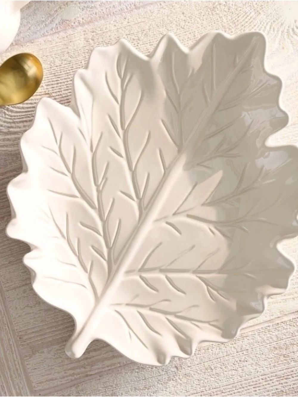 Leaf-Shaped Ceramic Serving Platter in Cream - Home Dining Serveware